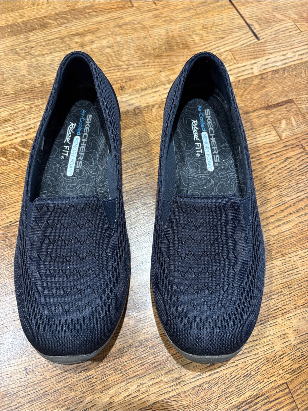 NWOT Skechers Black Reggae Fest Willows Women’s Slip-On Loafers Sz 7 Lightweight